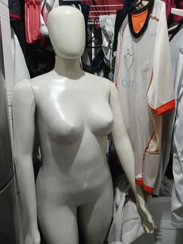 Manequim feminino