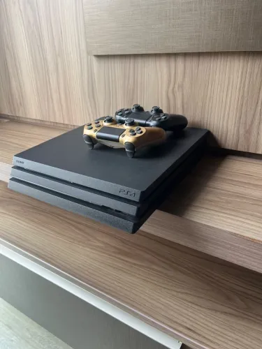 PS4 Pro 1TB + 2 Controles Originais Sony