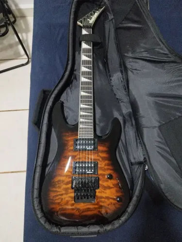 Guitarra Jackson Dinky JS32Q