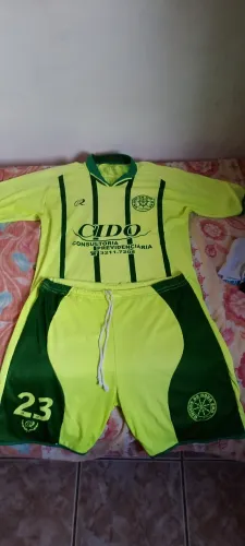 Uniforme de futebol completo