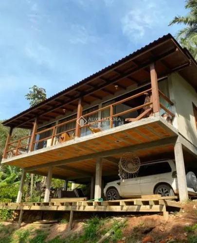 Casa em meio a natureza à venda na Encantada, Garopaba/SC