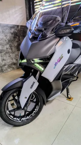 ? Vendo Yamaha XMAX 300 2026 - A Mais Exclusiva de Juiz de Fora (Apenas 2.600 km!)
