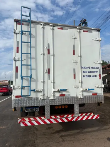 Baú frigorífico a venda 