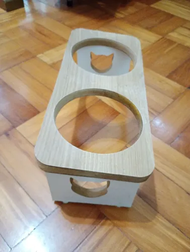 Suporte para comedouros