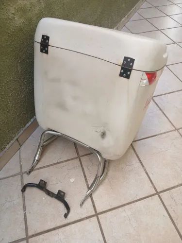 Vende-se baú fibra de carbono com suporte cargo completo