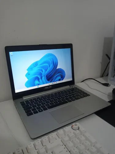 Notebook ASUS (Touch-screen, SSD, 5G, Bluetooth)