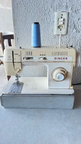 Máquina de costura SINGER zigzag