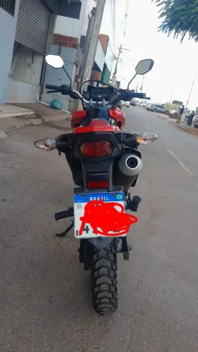 Vende-se moto em ótimo estado. Aceito troca em carros em bom estado de conservação.