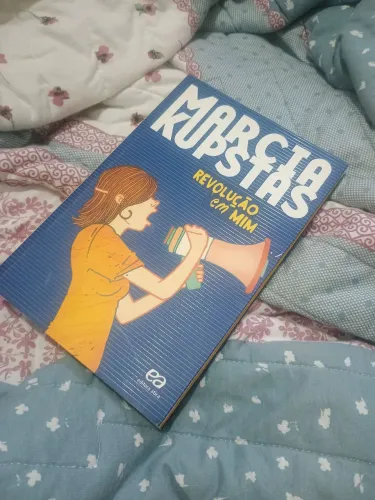 Livro "Revolução em mim - Márcia Kupstas"