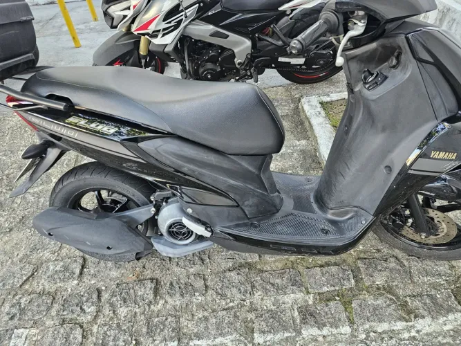 Moto Fluo Yamaha