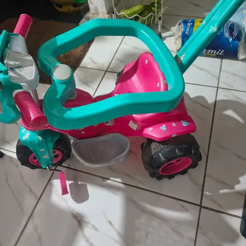 Carinho de criança motoca feminina