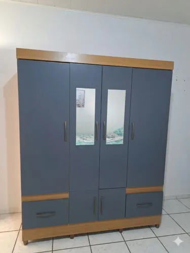Guarda roupa 4 portas e 2 gavetas. Não entrego!!