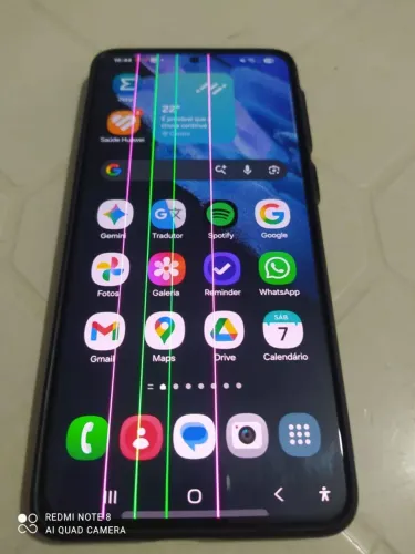 Samsung S21 Plus com listras na tela