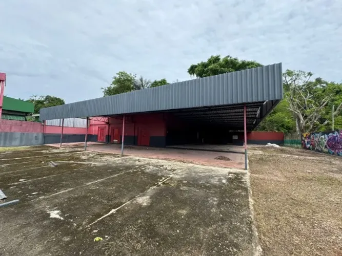 Excelente Galpão 400m² e Terreno 2.100m² na Avenida da Cidade Nova 