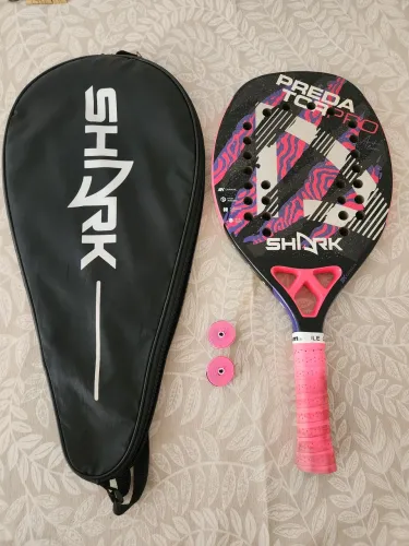 Raquete de beach tennis Shark Predator Pro com bolsa e 2 overgrips extra