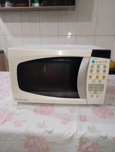 Microondas Electrolux 26 lts bem conservado.