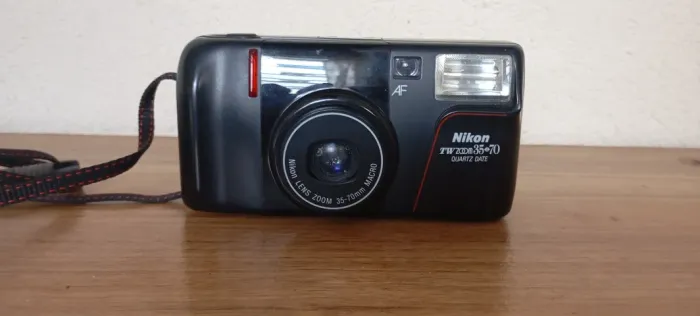 Maquina fotografica Nikon tw zoom