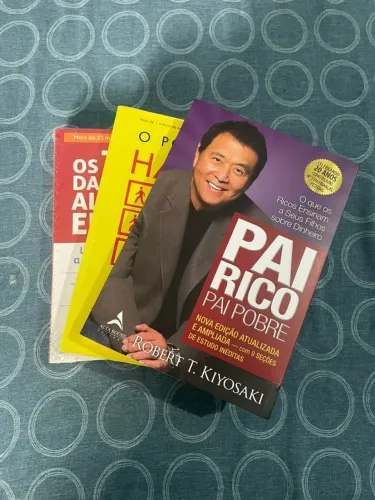 Kit com 3 Livros de Desenvolvimento Pessoal e Finanças