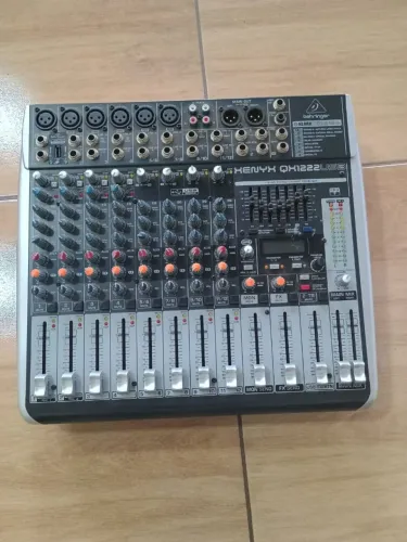 Mesa 12 canais com equalizador. 