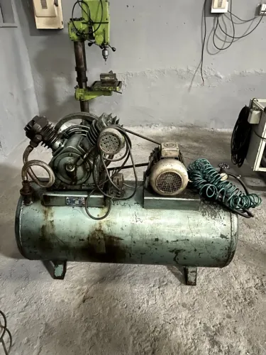 Compressor de Ar Cirelta CA 12 Pistão 298 Litros Motor Arno 5CV Trifásico