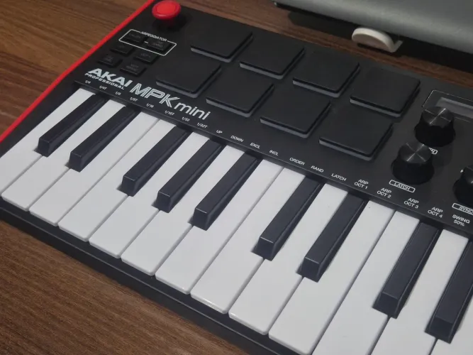Teclado MIDI Akai MPK Mini Mk2