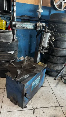 Máquina de montar pneus