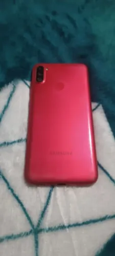 Celular Samsung A11 (tela trincada) funcionando perfeitamente. 64G
