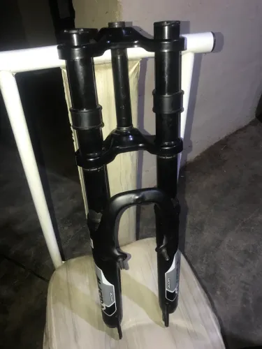 Amortecedor de bicicleta aro 26 poucos dias de uso 