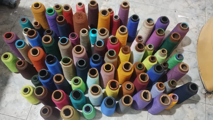 Cones de linha para máquina overloque