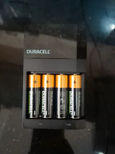 Carregador duracell com 4 pilhas original novo nem usei direito