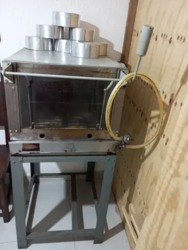 VENDO MAQUINA DE SALGADOS E DOCES, FORNO INDUSTRIAL A GÁS 65 X58 