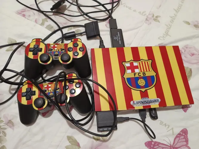 PS2 CONSERVADO E PERSONALIZADO + PENDRIVE (64 GB)