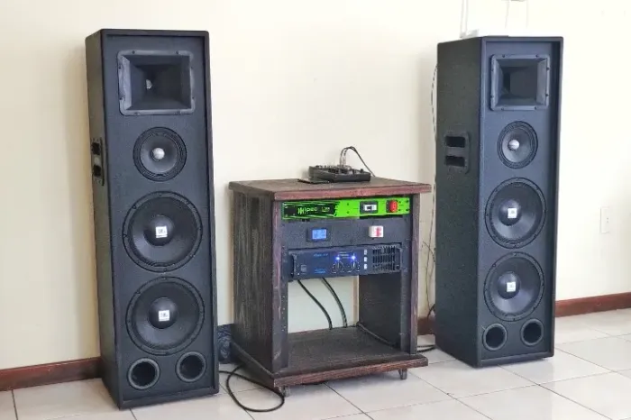 Equipamento de som semi-profissional
