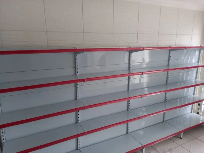 Gôndolas pra comércio novas parede e centro 