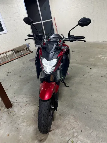 CB Twister 300f com ABS
