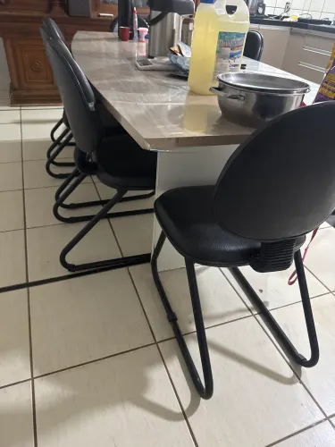 Mesa escritório e cadeiras
