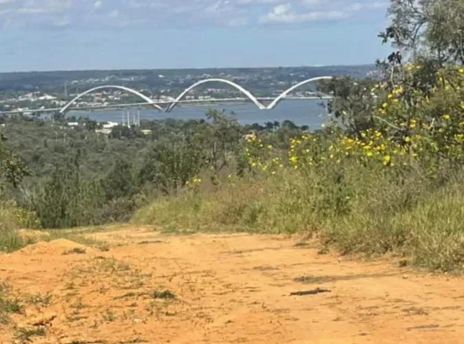 VENDO LOTE com vista exclusiva para o Lago Paranoá e Ponte JK 