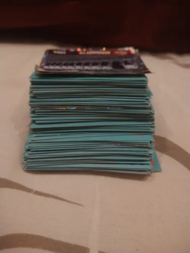 Bolo de figurinhas copa (188) cartas e com muitas brilhantes vendo e troco por legends