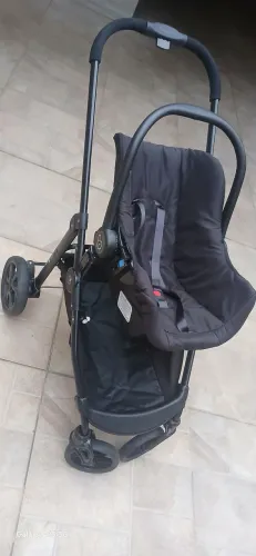 Carrinho de Bebe moises e bebe conforto