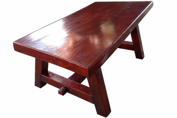 Mesa de madeira de lei