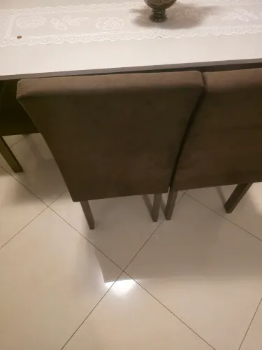 Vendo mesa com 6 cadeiras muito nova