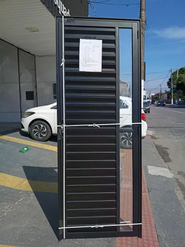 IMPERDIVEL !!!Porta em Alumínio Preta com Vidro na Lateral 90CM