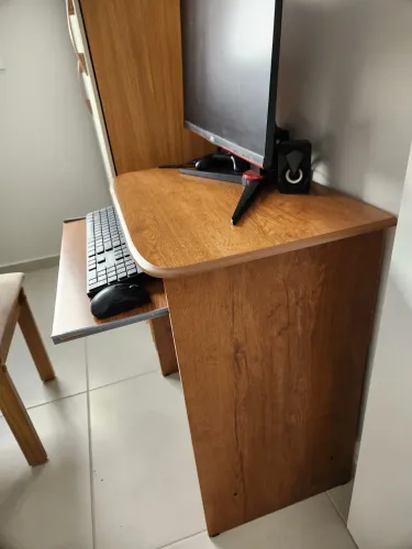 Vendo escrivaninha em excelente estado - motivo mudança 