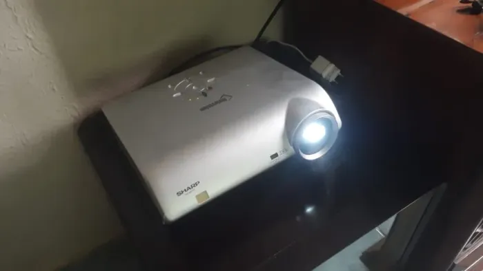Projetor Sharp funciona preto e branco ver detalhe