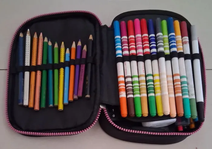 Estojo Escolar Com Divisórias