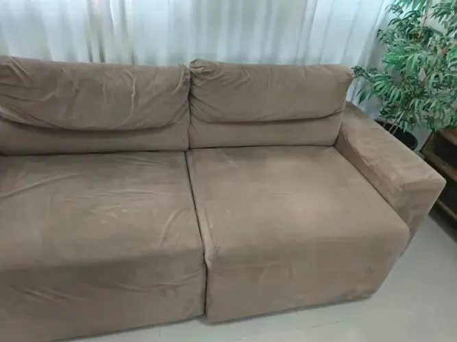 Sofá e rack com painel