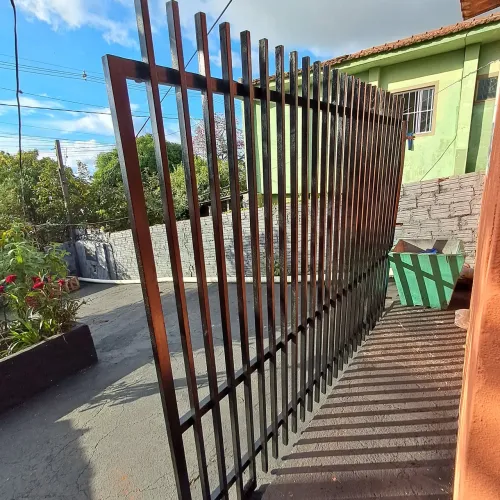 Portão de correr com roldana e batedor larg 2.50 altura 2.00 m valor 900.00