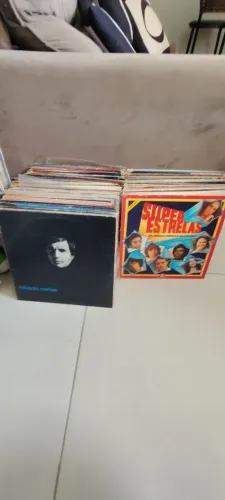 Lote de discos de vinil (Mais de 100). Descrição.