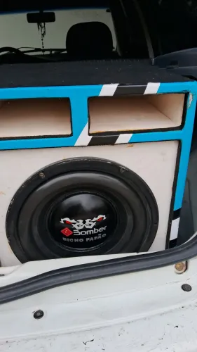 Vendo 1 grave de 12 polegadas bicho papão de 800W RMS bobina dupla. E a caixa valor 600 R$