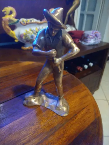 Pescador de bronze